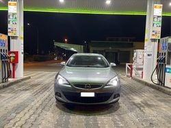 Grigio Usata 2012 Opel Astra GTC Coupé | 8200 € (Cara)