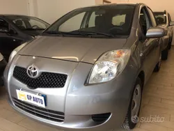Grigio Usata 2006 Toyota Yaris Sol Tre volumi | 2599 € (Buon prezzo)