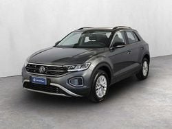 Indium grey metallizzato nero Usata 2024 VW T-Roc Life SUV | 28.900 € (Buon prezzo)