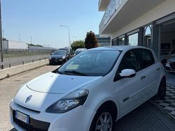 Bianco Usata 2009 Renault Clio II Dynamique Tre volumi | 2950 € (Ottimo prezzo)