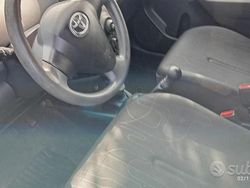 Nero Usata 2011 Toyota Yaris Tre volumi | 3500 € (Buon prezzo)