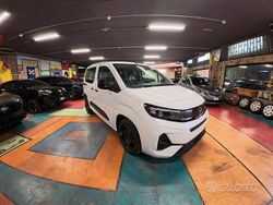 Bianco Nuova 2025 Opel Combo S Tre volumi | 24.900 €