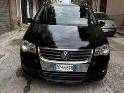 Nero Usata 2010 VW Touran Monovolume | 7290 € (Cara)