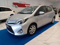Argento Usata 2013 Toyota Yaris Hybrid Lounge Due volumi | 7900 € (Buon prezzo)