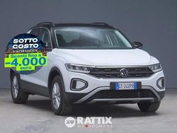 Pure white & tetto nero Usata 2024 VW T-Roc Life SUV | 22.321 € (Super prezzo)