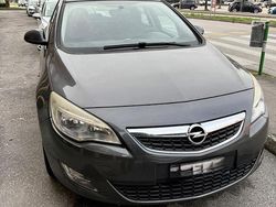 Grigio Usata 2013 Opel Astra Tre volumi | 2000 € (Super prezzo)