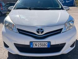Bianco Usata 2012 Toyota Yaris Due volumi | 5500 € (Buon prezzo)