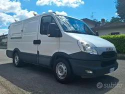 Bianco Usata 2012 Iveco Daily Tre volumi | 7000 € (Ottimo prezzo)