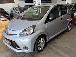 Grigio Usata 2013 Toyota Aygo Cool Due volumi | 4150 € (Ottimo prezzo)