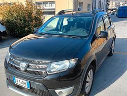 Nero Usata 2014 Dacia Sandero Tre volumi | 5500 € (Ottimo prezzo)
