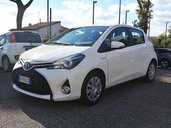 Bianco Usata 2015 Toyota Yaris Hybrid Active Tre volumi | 8500 € (Buon prezzo)
