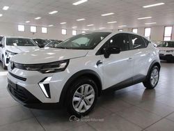 Bianco nacrè Usata 2024 Renault Captur Evolution SUV | 21.400 € (Cara)
