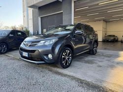 Grigio Usata 2015 Toyota RAV4 Lounge SUV | 11.990 € (Buon prezzo)