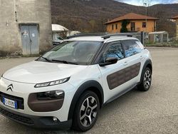 Usata 2016 Citroën C4 Cactus PureTech Due volumi | 9800 € (Cara)