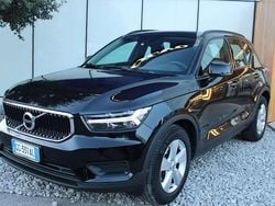 Onyx black Usata 2021 Volvo XC40 Momentum SUV | 23.900 € (Buon prezzo)