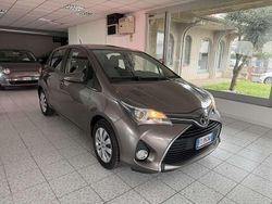 Grigio Usata 2016 Toyota Yaris Lounge Tre volumi | 5900 € (Ottimo prezzo)