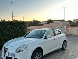 Bianco Usata 2014 Alfa Romeo Giulietta Tre volumi | 6500 € (Buon prezzo)
