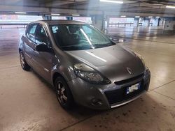 Argento Usata 2012 Renault Clio IV Dynamique Tre volumi | 3990 € (Ottimo prezzo)