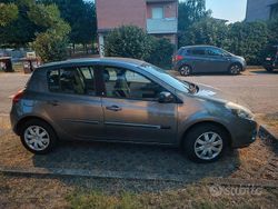 Grigio Usata 2011 Renault Clio II Tre volumi | 2500 € (Buon prezzo)