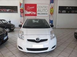 Bianco Usata 2011 Toyota Yaris Tre volumi | 5900 € (Buon prezzo)
