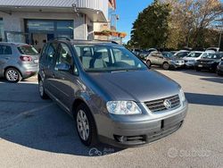 Argento Usata 2004 VW Touran Monovolume | 5400 € (Molto cara)