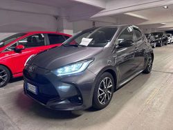 Grigio Usata 2021 Toyota Yaris Hybrid Lounge Tre volumi | 16.900 € (Buon prezzo)