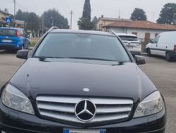 Nero Usata 2010 Mercedes C220 Tre volumi | 8500 €