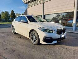 Alpinwhite pastello Usata 2020 BMW 118 Sport Line Due volumi | 21.550 € (Molto cara)