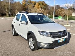 Bianco Usata 2015 Dacia Sandero Stepway Tre volumi | 5900 € (Buon prezzo)