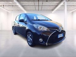 Nero metall. Usata 2016 Toyota Yaris Hybrid Active Tre volumi | 9900 € (Buon prezzo)