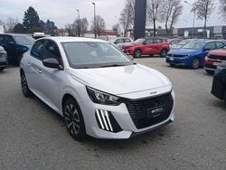 Bianco okenite Nuova 2025 Peugeot 208 Style Due volumi | 19.750 € (Buon prezzo)