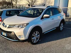 Usata 2014 Toyota RAV4 Lounge SUV | 10.000 € (Buon prezzo)