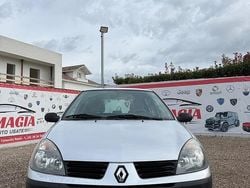 Grigio Usata 2005 Renault Clio II Tre volumi | 1300 € (Super prezzo)