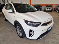 Bianco Usata 2022 Kia Stonic Style SUV | 11.900 € (Buon prezzo)