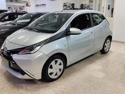 Argento Usata 2017 Toyota Aygo X-play Due volumi | 10.900 € (Cara)