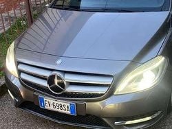 Grigio Usata 2014 Mercedes B180 Premium Monovolume | 10.000 € (Buon prezzo)