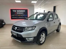 Argento Usata 2014 Dacia Sandero Prestige Due volumi | 7499 € (Ottimo prezzo)