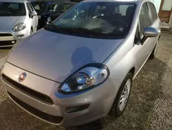 Grigio Usata 2015 Fiat Punto Street Due volumi | 7500 € (Buon prezzo)