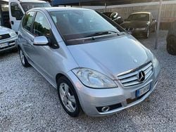 Grigio Usata 2009 Mercedes A180 Avantgarde Tre volumi | 3700 € (Buon prezzo)