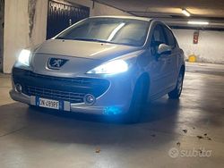 Grigio Usata 2008 Peugeot 207 Tre volumi | 1900 € (Ottimo prezzo)