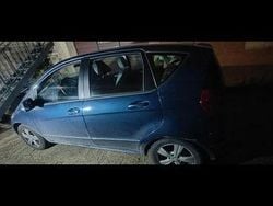 Blu Usata 2009 Mercedes A180 Tre volumi | 2300 € (Buon prezzo)