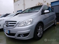 Grigio Usata 2010 Mercedes B180 Executive Monovolume | 4800 € (Cara)