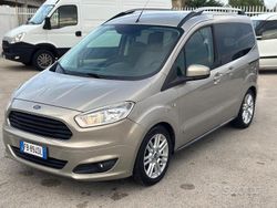 Grigio Usata 2015 Ford Tourneo Courier Monovolume | 7500 € (Ottimo prezzo)