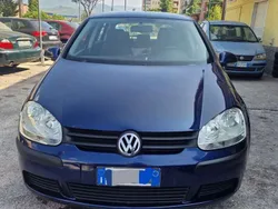 Usata 2006 VW Golf V Comfortline Tre volumi | 2900 € (Buon prezzo)