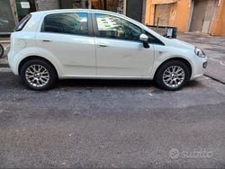 Bianco Usata 2011 Fiat Grande Punto Emotion Due volumi | 3900 € (Buon prezzo)