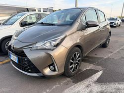 Grigio Usata 2017 Toyota Yaris Tre volumi | 8500 € (Buon prezzo)