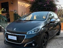 Grigio Usata 2015 Peugeot 208 Allure Due volumi | 5500 € (Buon prezzo)