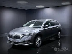 Grigio Usata 2023 Skoda Octavia Style Station wagon | 24.400 € (Buon prezzo)
