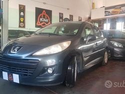 Grigio Usata 2010 Peugeot 207 Tre volumi | 3900 € (Buon prezzo)