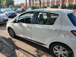 Bianco Usata 2017 Toyota Yaris Hybrid Due volumi | 9900 € (Buon prezzo)